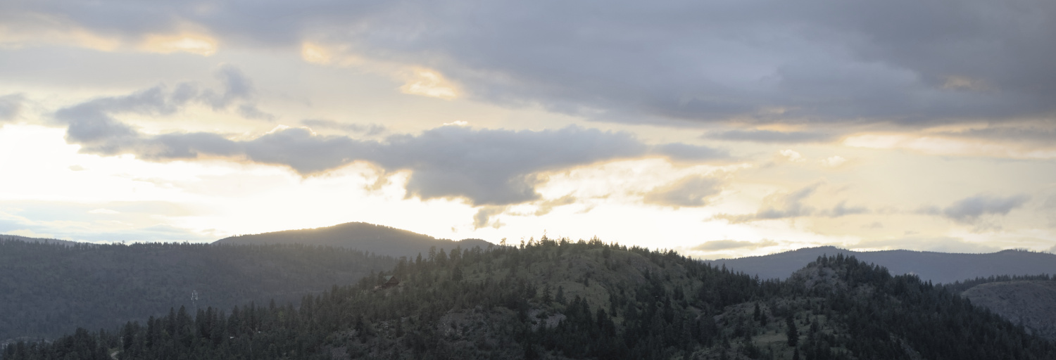 A picture of some mountains